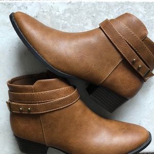 Lauren Conrad NWOT Tan Booties